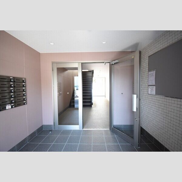 エントランス (エントランス)