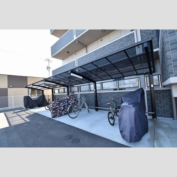 現地周辺 (駐輪場)