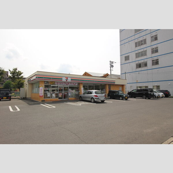 現地周辺 (セブンイレブン(221m))