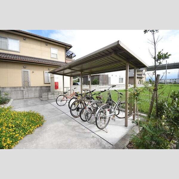 現地周辺 (駐輪場)