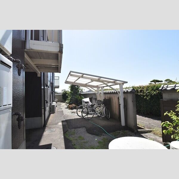 現地周辺 (駐輪場)