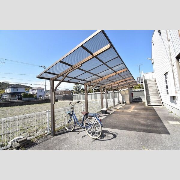 現地周辺 (駐輪場)