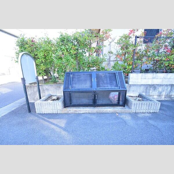 現地周辺 (ゴミ置場)