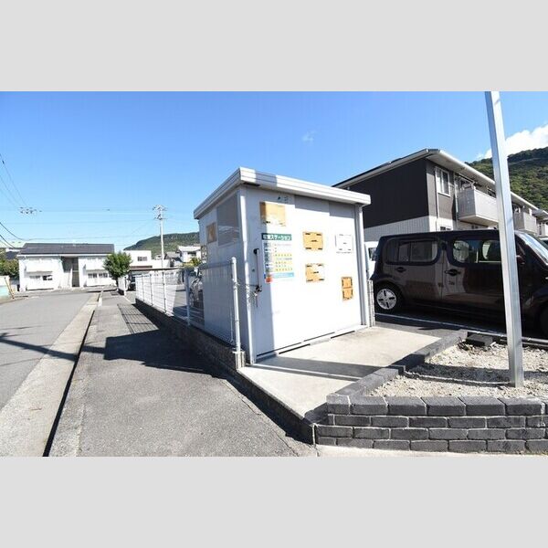 現地周辺 (ゴミ置場)