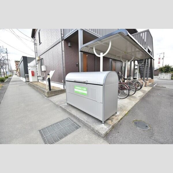 現地周辺 (ゴミ庫)