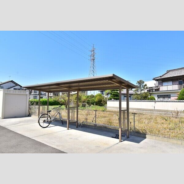 現地周辺 (駐輪場)