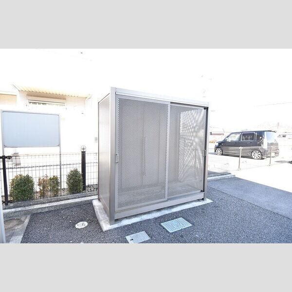 現地周辺 (ゴミ庫)