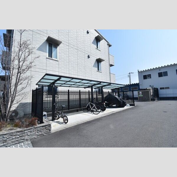 現地周辺 (駐輪場)