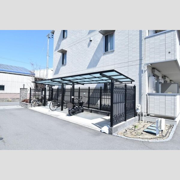 現地周辺 (駐輪場)