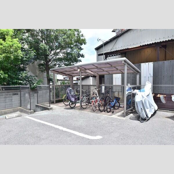 現地周辺 (駐輪場)