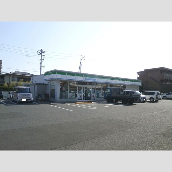 現地周辺 (ファミリーマート高松東バイパス店(452m))