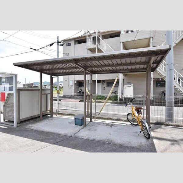 現地周辺 (駐輪場)