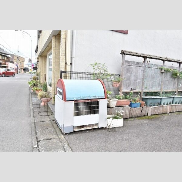 現地周辺 (ゴミ置場)
