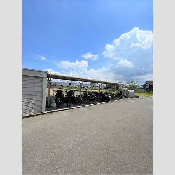 現地周辺 (駐輪場)