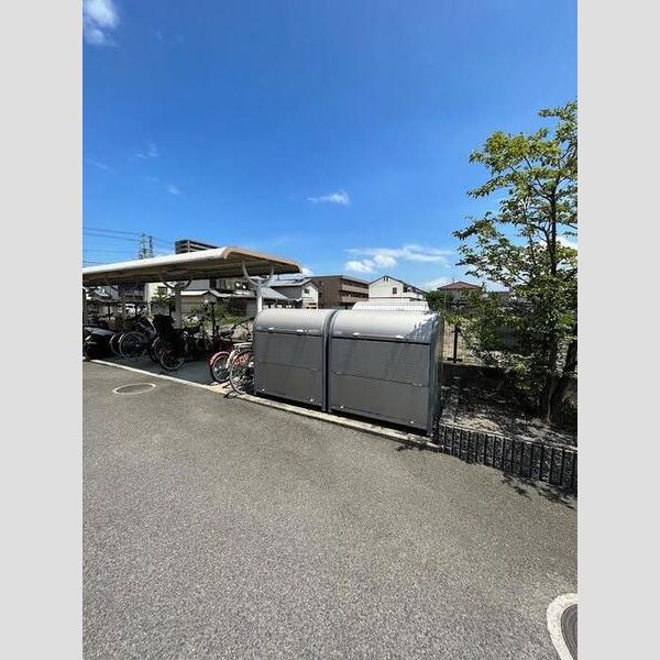 現地周辺 (ゴミ庫)