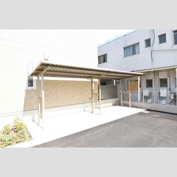 現地周辺 (駐輪場)