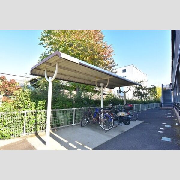 現地周辺 (駐輪場)