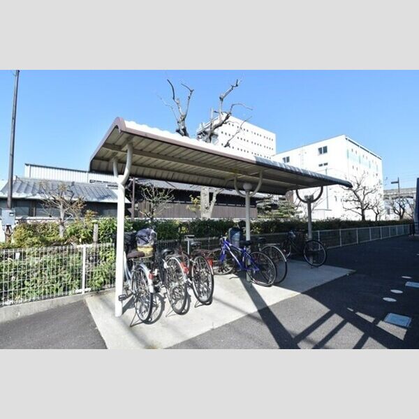 現地周辺 (駐輪場)