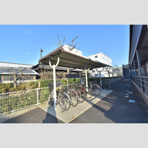 現地周辺 (駐輪場)