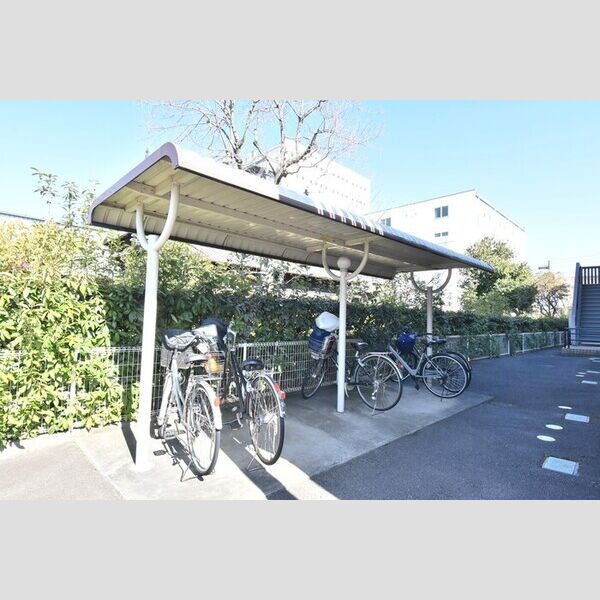 現地周辺 (駐輪場)