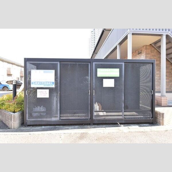 現地周辺 (ゴミ置場)