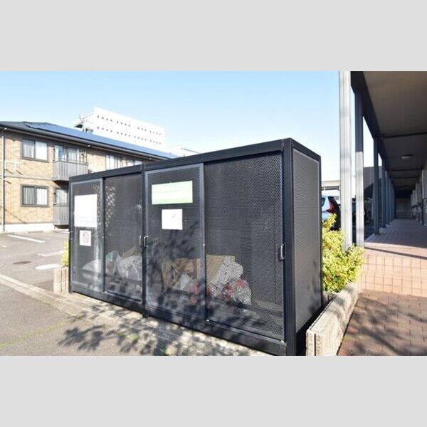 現地周辺 (ゴミ庫)