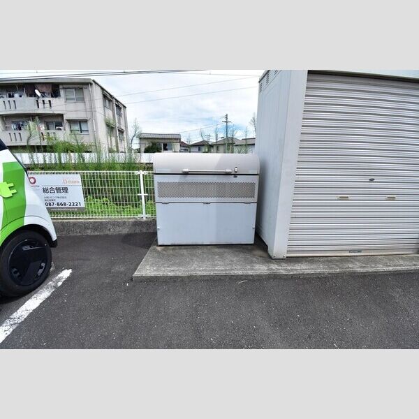 現地周辺 (ゴミ置場)