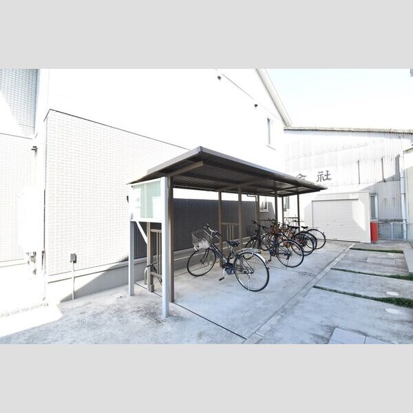 現地周辺 (駐輪場)