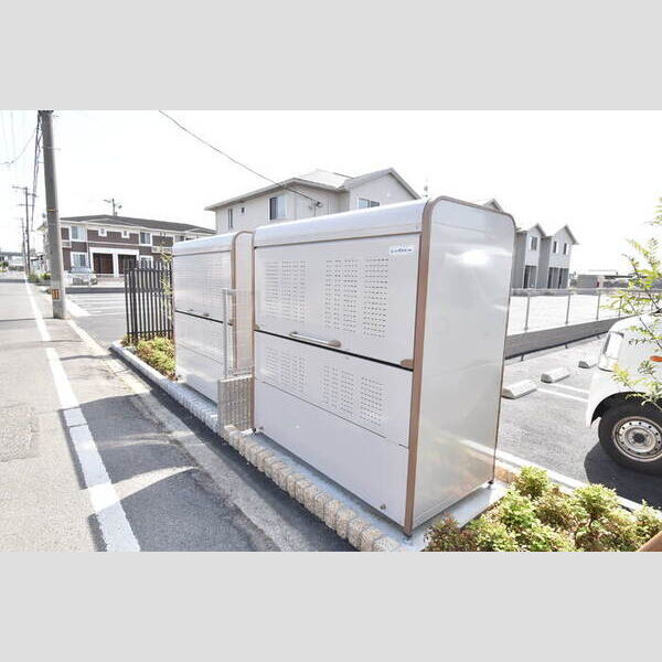 現地周辺 (ごみ庫)