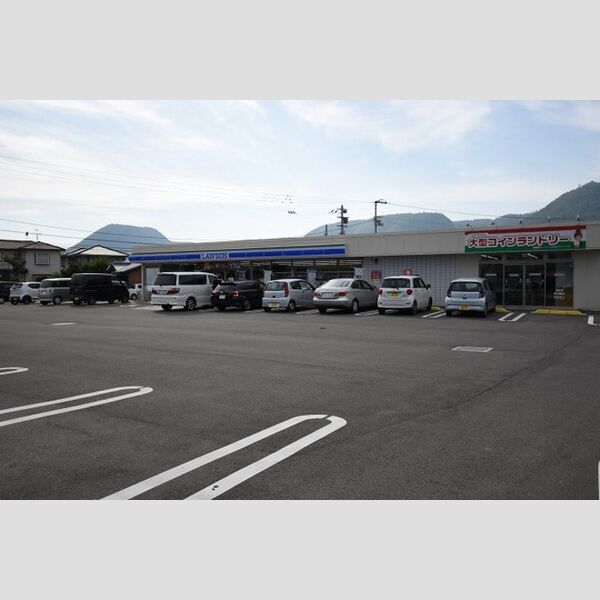 現地周辺 (ローソン高松国分寺バイパス店 555m)