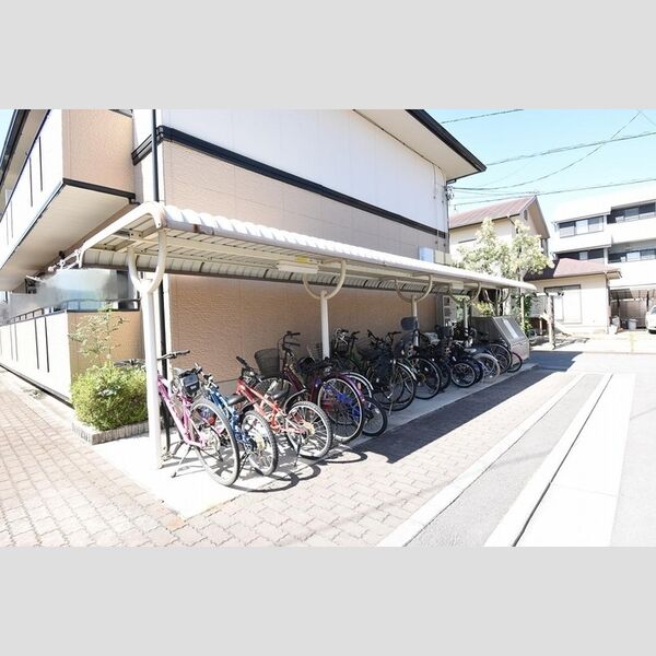 現地周辺 (駐輪場)