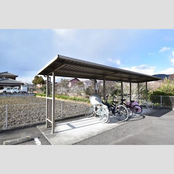 現地周辺 (駐輪場)