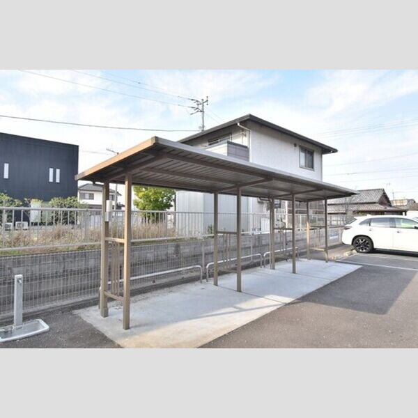 現地周辺 (駐輪場)