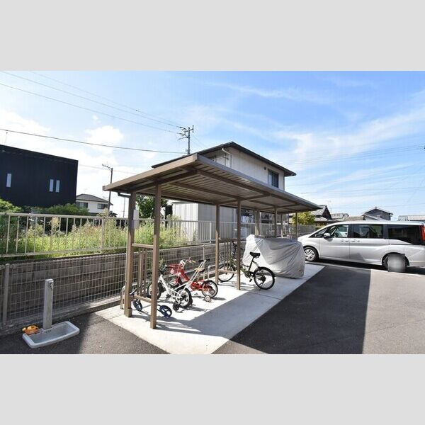 現地周辺 (駐輪場)