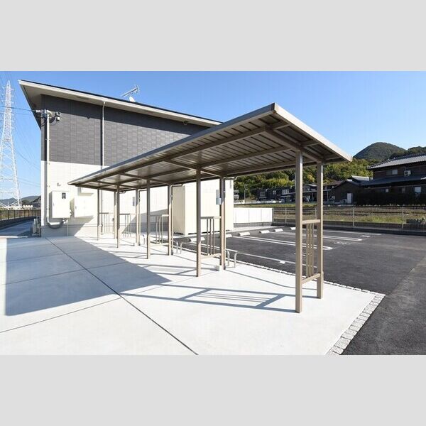 現地周辺 (駐輪場)