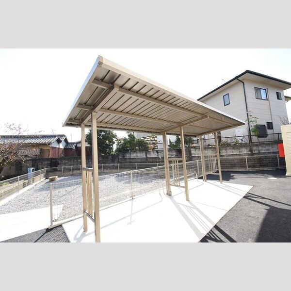 現地周辺 (B棟駐輪場)