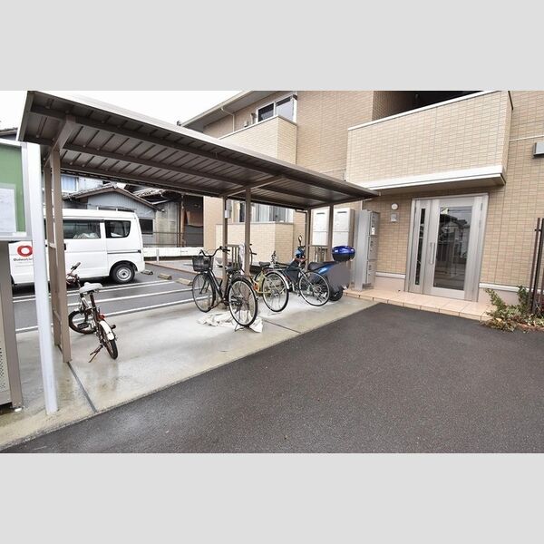 現地周辺 (駐輪場)