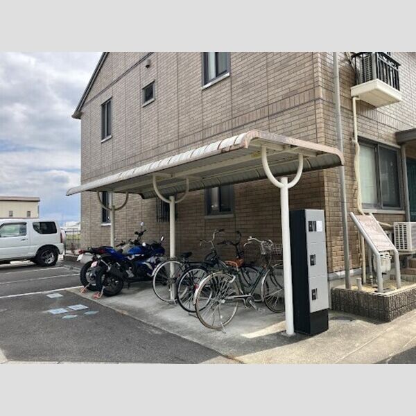 現地周辺 (駐輪場)