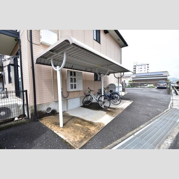 現地周辺 (駐輪場)