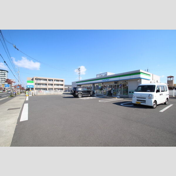 現地周辺 (ファミリーマート高松伏石町店(358m))
