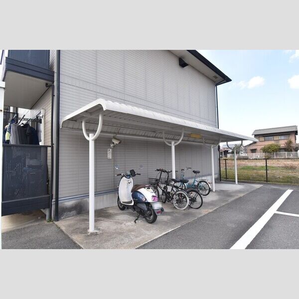 現地周辺 (駐輪場)