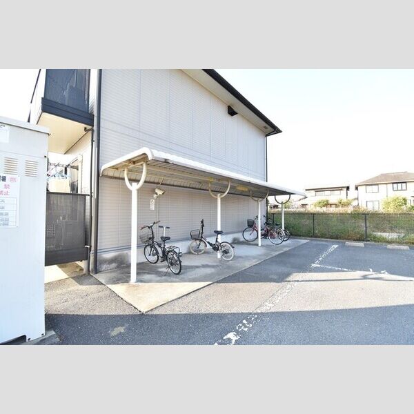 現地周辺 (駐輪場)