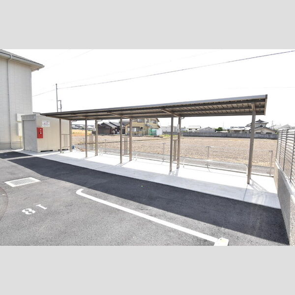 現地周辺 (駐輪場)