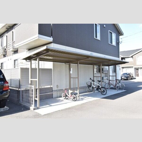 現地周辺 (駐輪場)