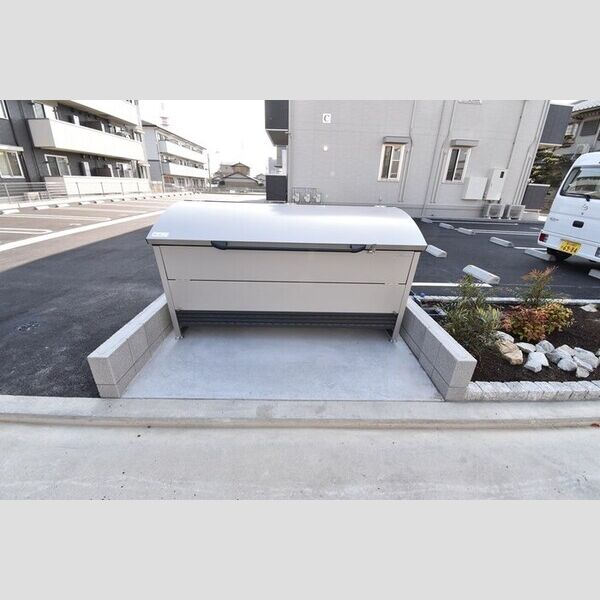 現地周辺 (ゴミストッカー)