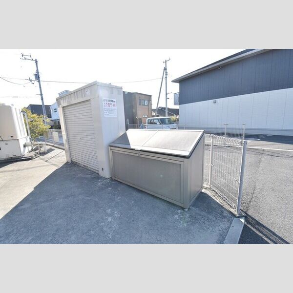 現地周辺 (ゴミ置場)