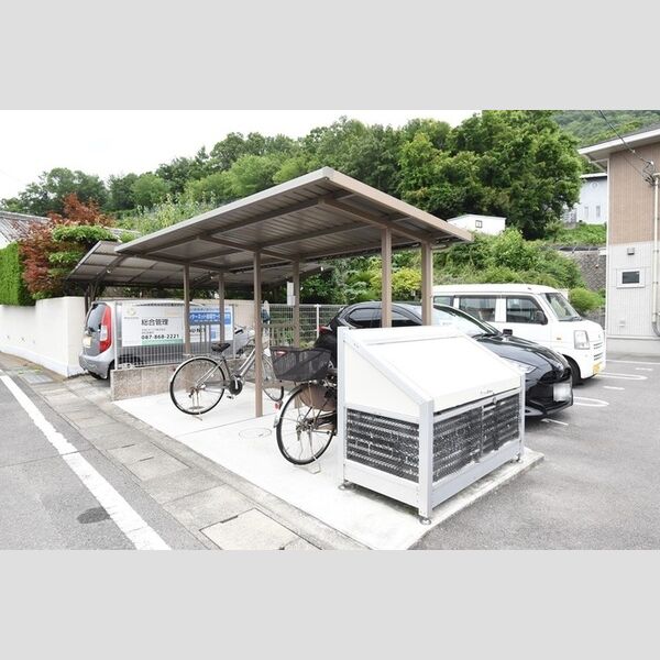 現地周辺 (駐輪場)