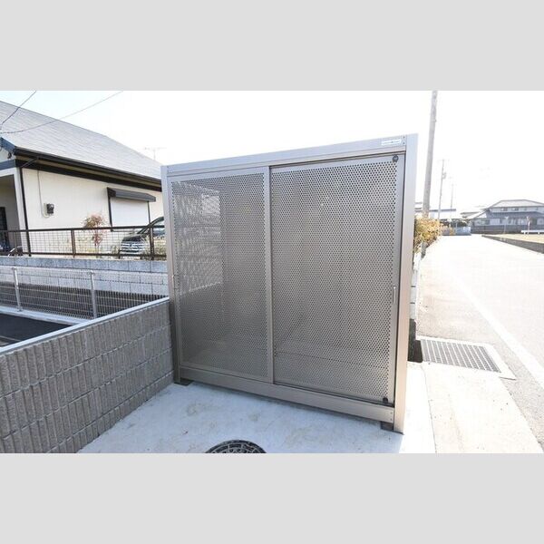 現地周辺 (ゴミストッカー)