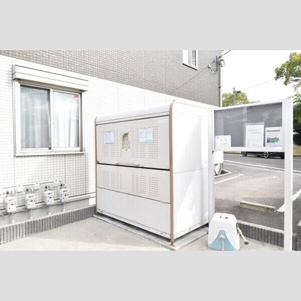 現地周辺 (ゴミ庫)