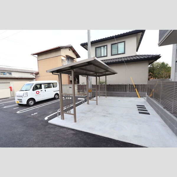 現地周辺 (駐輪場)